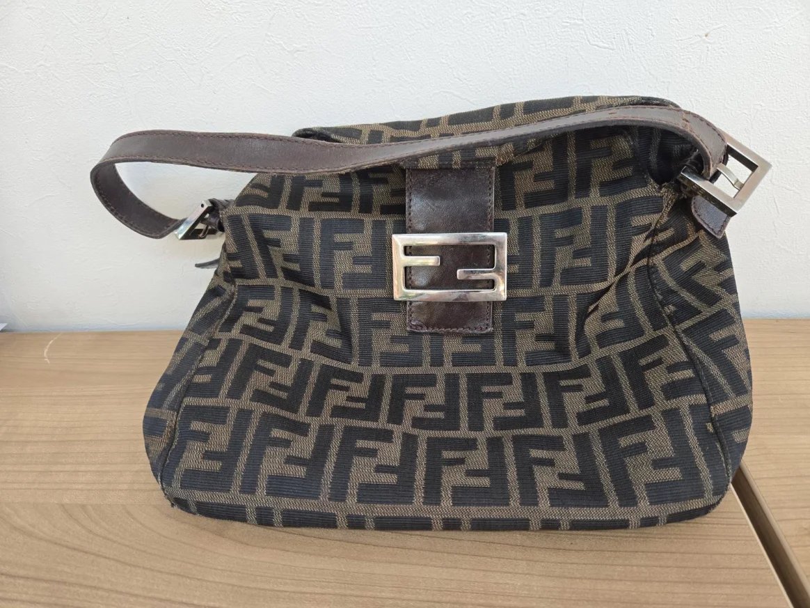 GoldrushEvery's tweet photo. エブリデイゴールドラッシュ宮原店のお買取品です✨

FENDI　ズッカ柄　マンババケット ✨

#宮原店 #宮原  #ブランド買取 #エブリデイゴールドラッシュ #ブランドバッグ #FENDI https://t.co/rTTELZXXV6