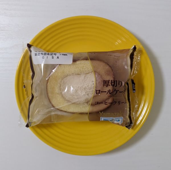 grocerystore2jp's tweet photo. ヤマザキ
#厚切りロールケーキ 
コーヒークリーム☕️ https://t.co/N4cfoJr9sf