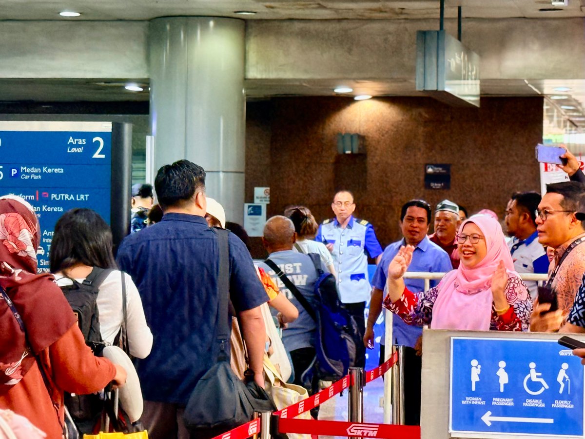 ktm_berhad's tweet photo. Hari Kedua, Kita Raikan bersama Ulang Tahun ke-16 ETS!
Terima kasih kerana terus memilih ETS dan menjadikan setiap perjalanan lebih bermakna.
Semoga lebih banyak perjalanan dan kenangan untuk dicipta!
#UlangTahunETS16 #ETS #ETSkanAda #KTMB #Sweet16ETS https://t.co/7lE2W3lZXA