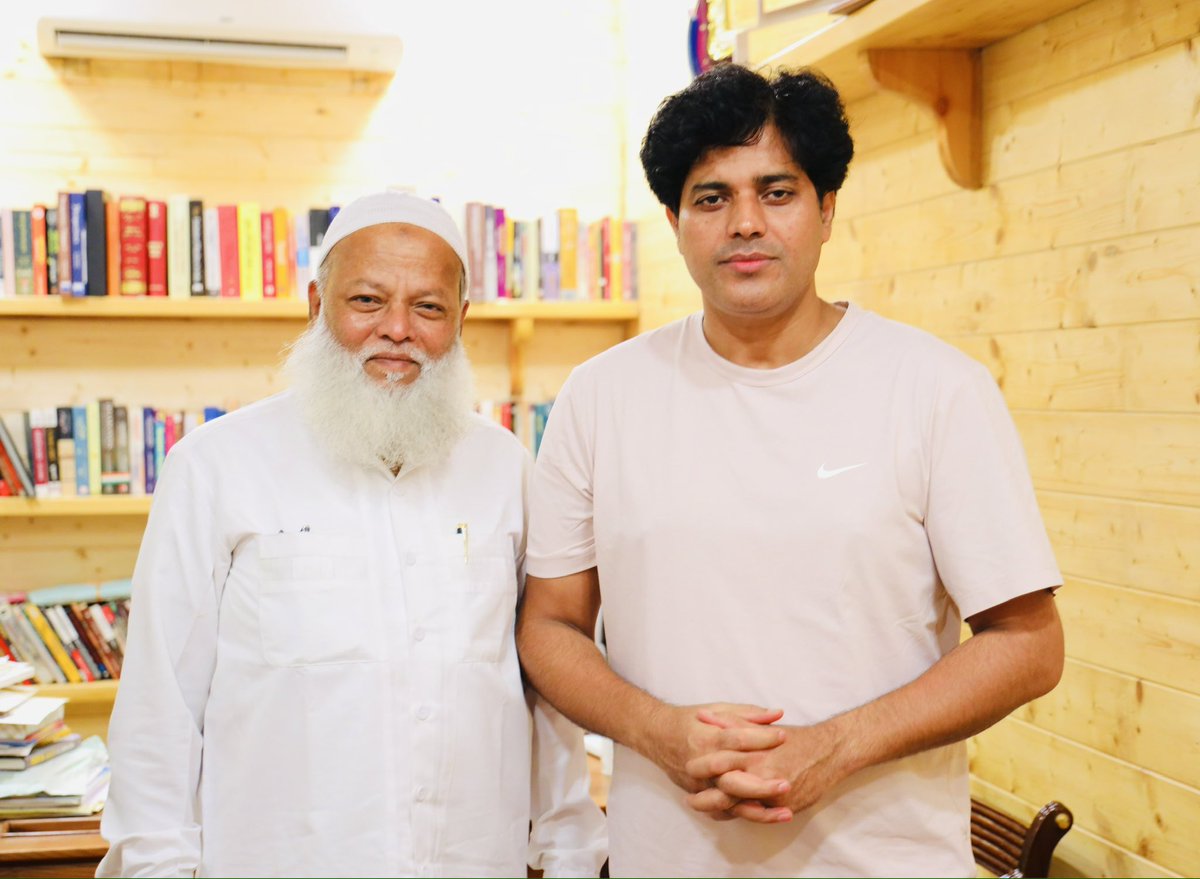 ShayarImran's tweet photo. शाहीन ग्रुप ऑफ इंस्टीट्यूट के चेयरमैन डॉ अब्दुल क़दीर साहब कल दिल्ली आवास पर आये तो उनसे लम्बी गुफ़्तगू हुई।
शाहीन स्कूल मदरसे के छात्रों को मुख्यधारा की शिक्षा से जोड़ने का शानदार काम कर रहा है। https://t.co/YcLxXhyHgd