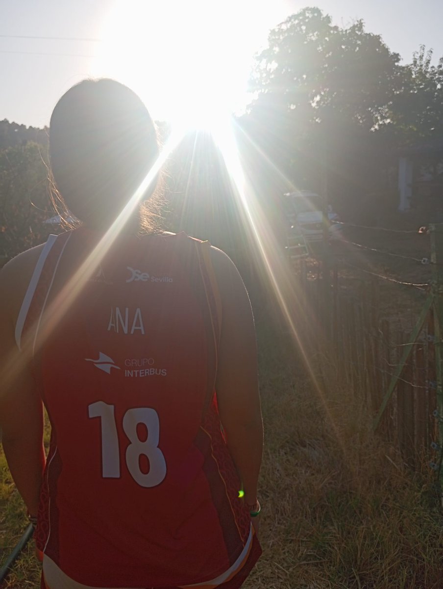 cbsfemenino's tweet photo. 🌑🏀 #CBSFPorElMundo | Galaroza
El 12 de agosto, el CBSF estuvo presente durante el eclipse solar en Galaroza (Huelva). 🌘
❤️💛 Un momento único para seguir llevando nuestros colores cada vez más lejos.
📸 ¿Dónde será la próxima parada?
#EclipseSolar #TodasJuntas https://t.co/9ecw860lmZ