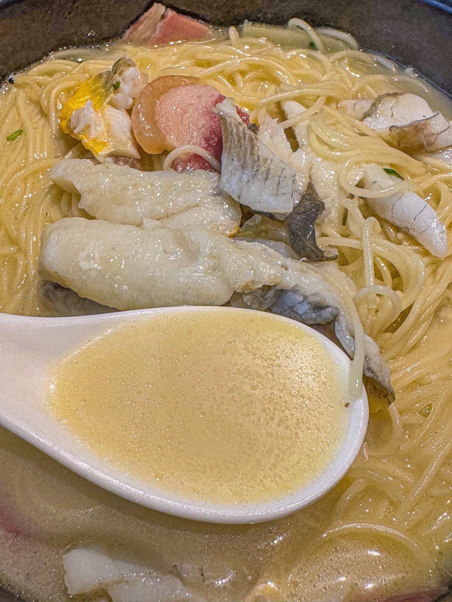 griffindebcar's tweet photo. Midnight kitchen’s still warm—steaming ramen and a side of quiet for the one who’s still up. ， https://t.co/FduqbUipup