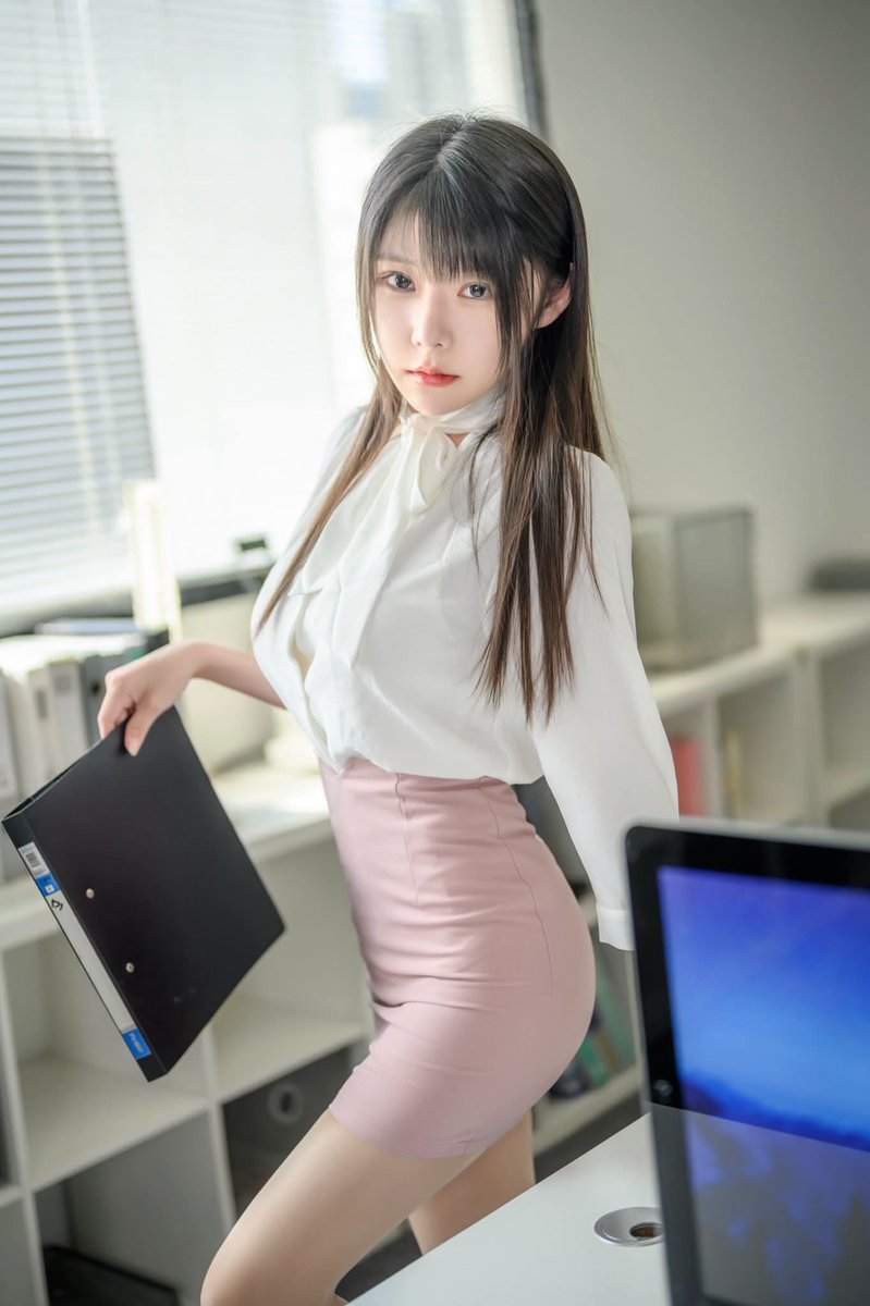 maria_2k6's tweet photo. Em này là thư ký của giám đốc nào vào nhận đi ah.❤️❤️❤️
#girl https://t.co/uPIQznrl1x