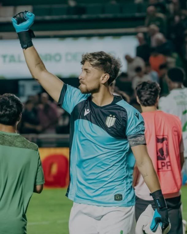 CodigoBanfield's tweet photo. Facundo Sanguinetti tiene la posibilidad de continuar su carrera en el fútbol chileno, aunque por el momento su salida a préstamo no está confirmada.

En caso de concretarse la operación, #Banfield avanzará por Diego “Ruso” Rodríguez, con quien se negocia una cesión por 18 meses.

La incorporación del experimentado arquero, está sujeta a que se concrete la salida de Sanguinetti.

Mientras tanto, continúan las gestiones por ambas operaciones.