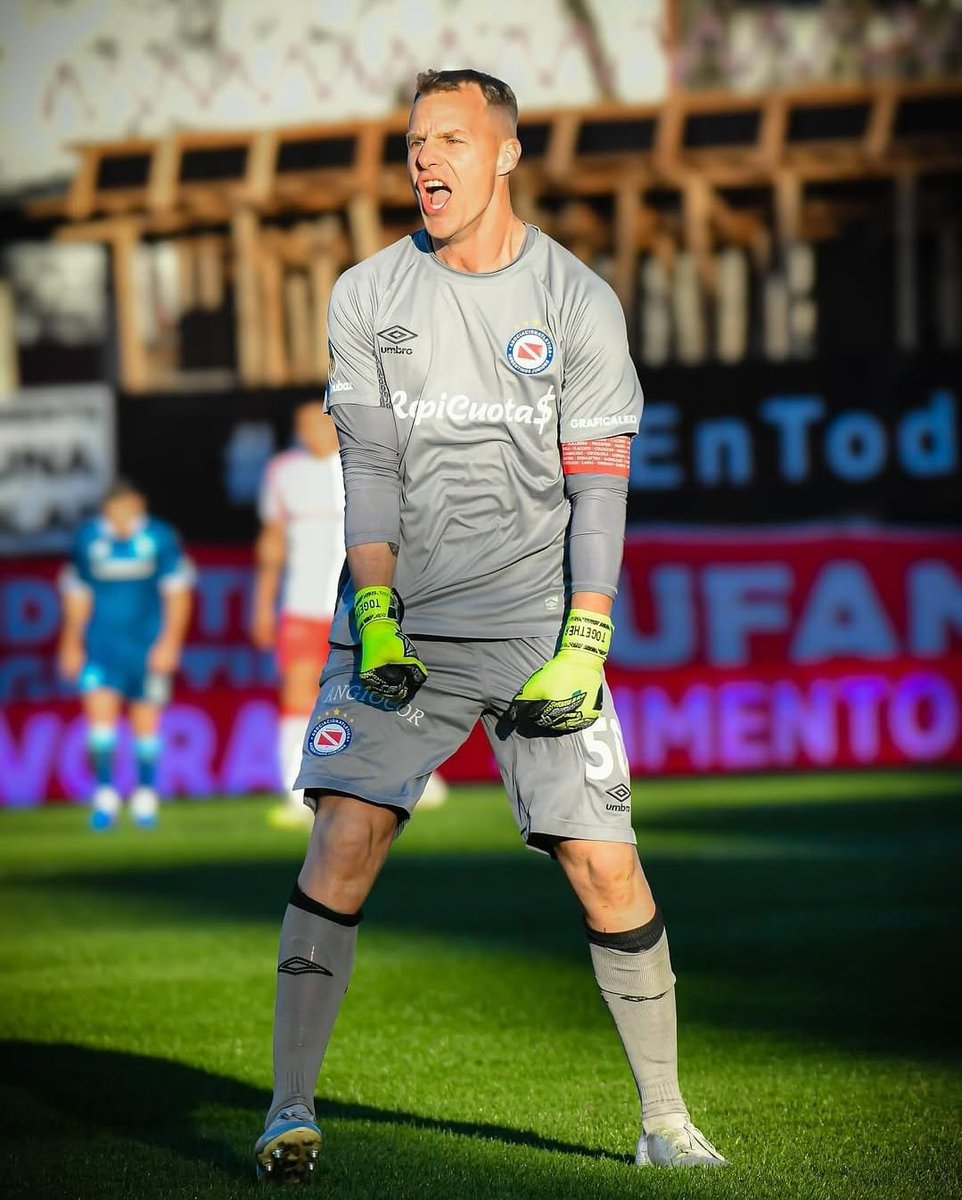 CodigoBanfield's tweet photo. Facundo Sanguinetti tiene la posibilidad de continuar su carrera en el fútbol chileno, aunque por el momento su salida a préstamo no está confirmada.

En caso de concretarse la operación, #Banfield avanzará por Diego “Ruso” Rodríguez, con quien se negocia una cesión por 18 meses.

La incorporación del experimentado arquero, está sujeta a que se concrete la salida de Sanguinetti.

Mientras tanto, continúan las gestiones por ambas operaciones.