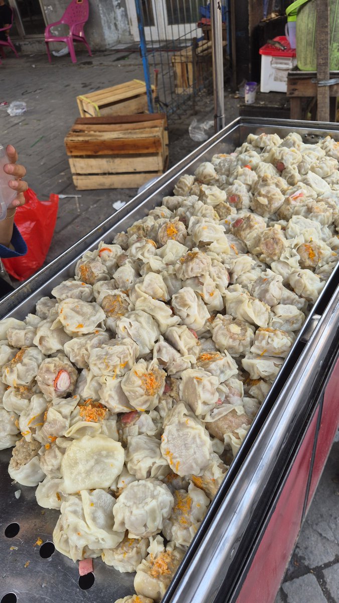 0nedi4ry's tweet photo. Rekomendasi dimsum di tamci enak banget plsss mana gede gede lagi terus murahhh🥹
#kuliner #tangerang #karawaci https://t.co/u18wwUVJjp
