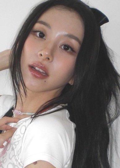 PopBase's tweet photo. Chaeyoung has parted ways with JYP Entertainment.

She will remain as a member of TWICE. https://t.co/ic4IUiK0EK