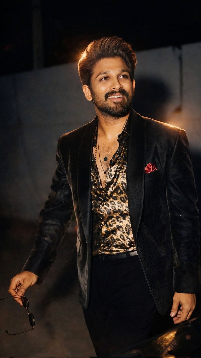 Corporatecoole's tweet photo. AlluArjun in 40s              Prabhas in 40s https://t.co/FxrlkKmu1r
