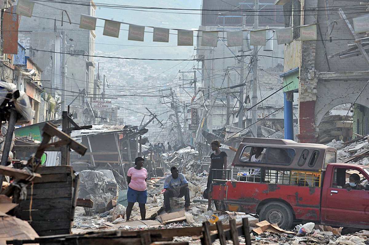 Hankkillo2's tweet photo. @connor82481440 @OOCprogresismo2 Poverty in the USSR caused by scarcity due to geopolitical conflicts. However, in free countries without geopolitical problems you have this, pure degeneration, which is worse than poverty. If you get sick and you're not rich, they'll leave you to die in the street. https://t.co/o13swAnIE6