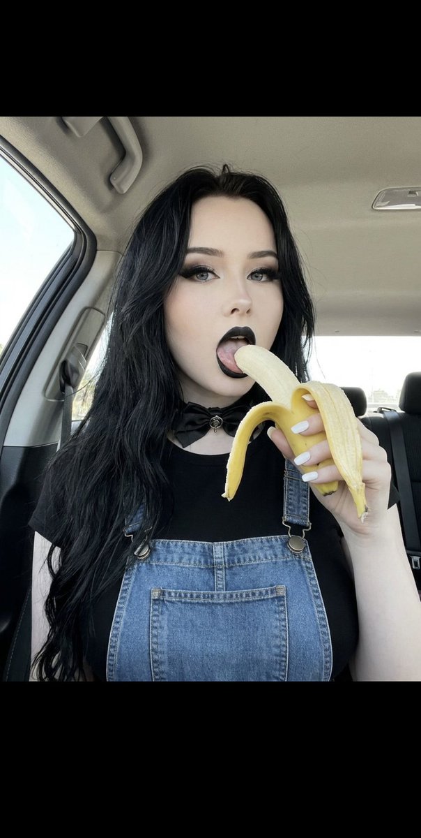 willow_the_goth's tweet photo. Comment goth and repost, then be expecting your Dms for what’s coming https://t.co/Uvi52uvbdf