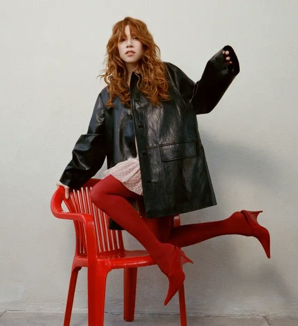 carlyraewiki's tweet photo. Carly Rae Jepsen on modern pop music:

— “I actually really hate a lot of pop music. There’s some stuff out there that I really love, and some that is really shit" https://t.co/iF0wqxWSar