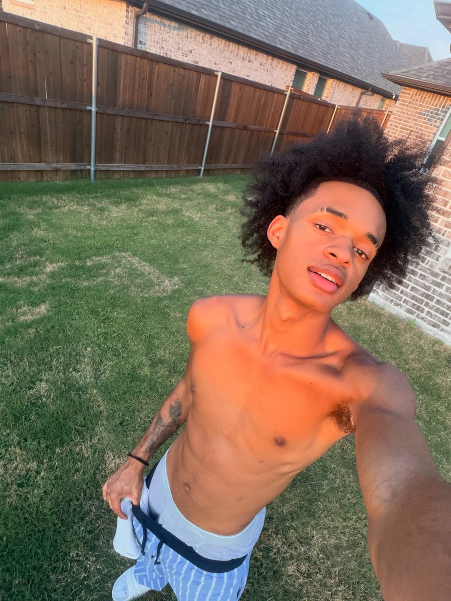 ApexTayo4's tweet photo. If your reading this and you’re going through something tough, keep your head up and stay strong❤️‍🔥 you will get through it💯 https://t.co/fczEq6J7mA