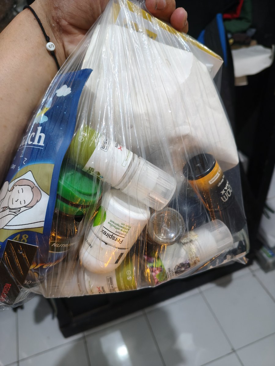 JDiskip's tweet photo. karena berniat berdiam diri di rumah, mari kita bersihin kamar https://t.co/n2F9jxF1af