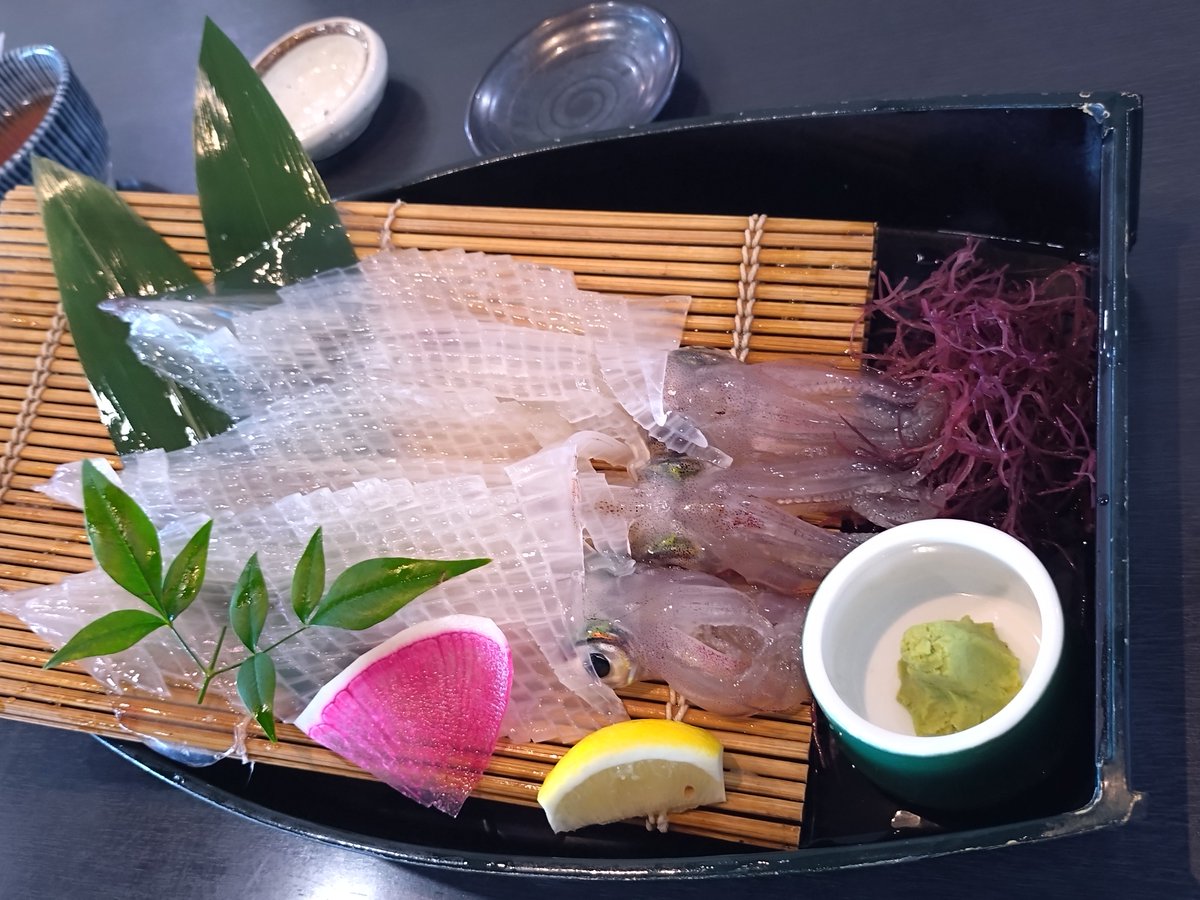 cho_verygood's tweet photo. 呼子のイカ
マジで透明だった。 https://t.co/GHJSStR4xt