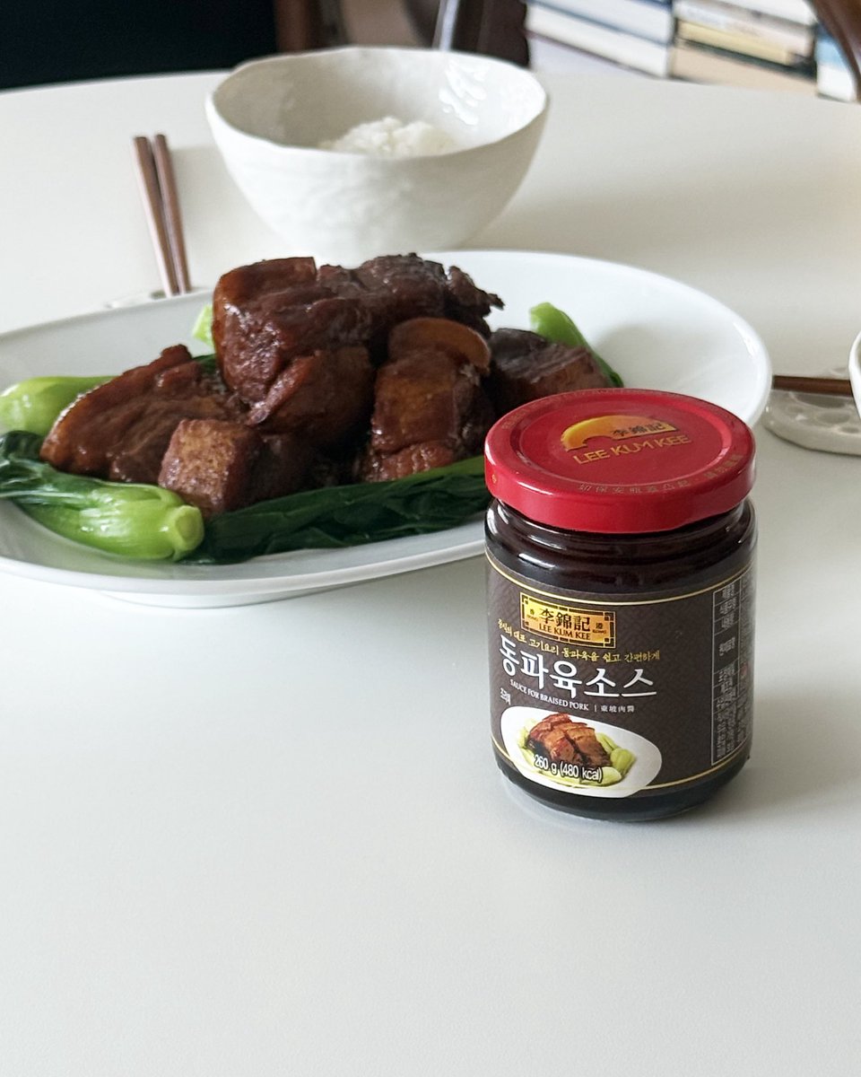 michellbarring's tweet photo. #광고 #rt이벤트
이금기 동파육 소스로 동파육 만들어봤습니다
근데 이거 맛있어요..병에 적힌 레시피 대로 딱 고기와 동파육소스, 물만으로 만들었는데 다른 재료 필요 없이 입에 챡 붙는 중화 향신료 감칠맛의 동파육 만들기 성공
이 트윗을 rt해주신 분들 중 3분에게 동파육소스 보내드릴게요! https://t.co/RcdN29ge7m