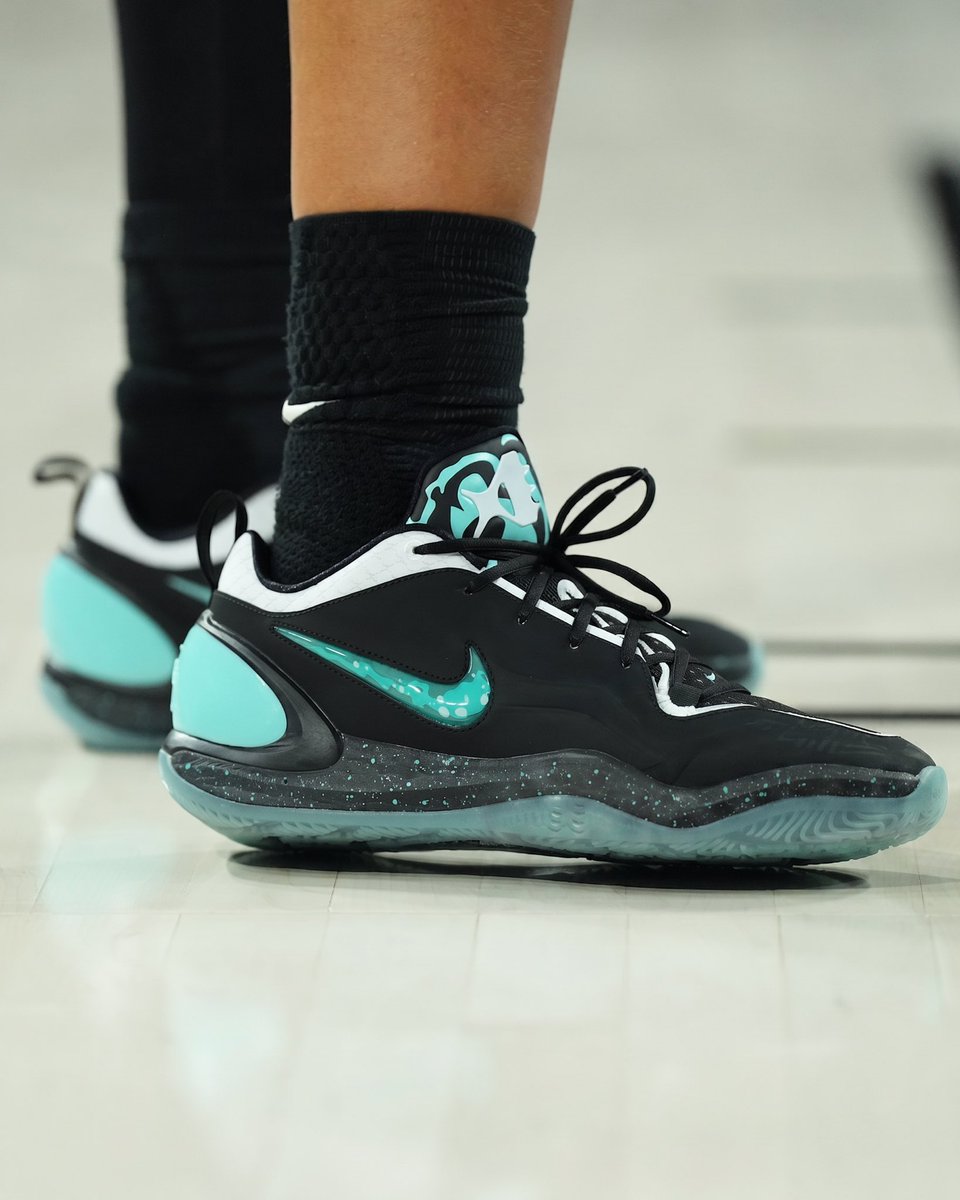 SoleRetriever's tweet photo. A’ja Wilson debuted “Danny Phantom” Nike A’Two PEs ⚡️👻 

📷 @LVAces https://t.co/vXV9vgSGKH