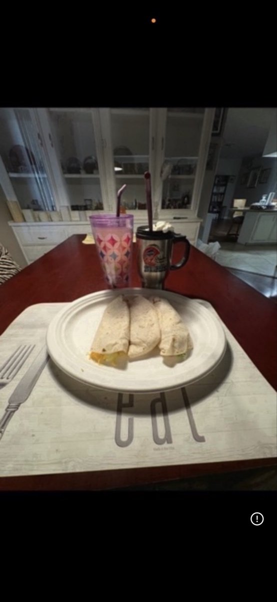 carson_louis's tweet photo. Dinner 🥘 del tacos soft tacos 🌮 mixed berries with whip cream and ice 🧊 tea 🍵 yummy 😋 nom nom 🤤 nom #deltacos #softtacos #mixedberrieswithwhipcream #greencoldtea #yummynomnomnom #food_is_good09 #saverorysummerrings #amsrmutbangfood#nextlevelchef👨🍳 https://t.co/ur2ENyVcK7