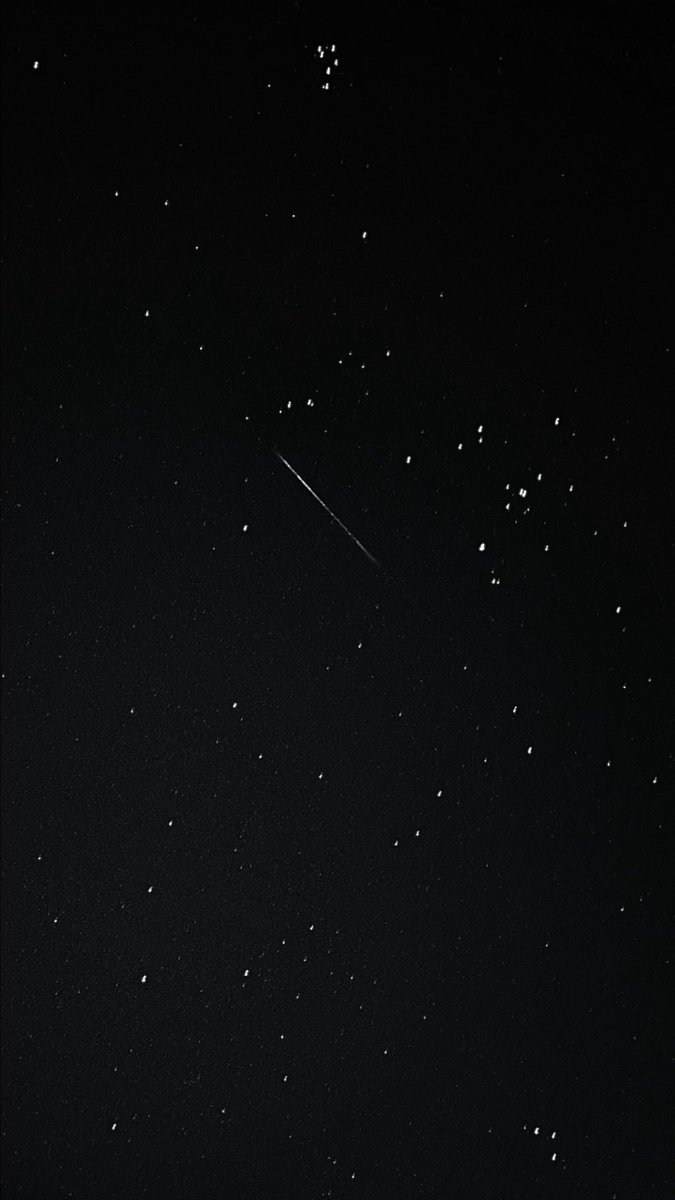47_7f's tweet photo. شهب البرشاويات🌠
Perseid meteor shower https://t.co/neN4i99KFf