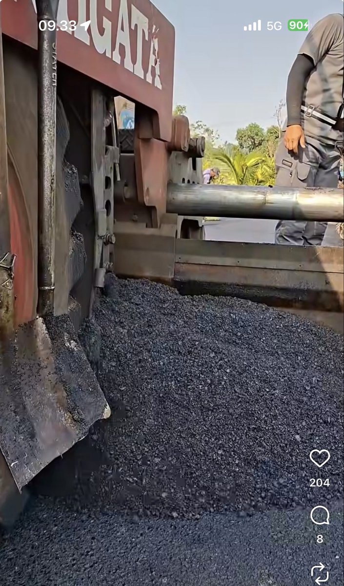 susno2g's tweet photo. KDM ini baru yg namanya gubernur ; uang hasil pajak kendaraan wajib digunakan unt bangun dan rawat jalan ; bukan digunakan unt lain-lain , apa lagi unt honor pejabat ;
 https://t.co/vgg0tBDgva https://t.co/iDfeOZQfBt