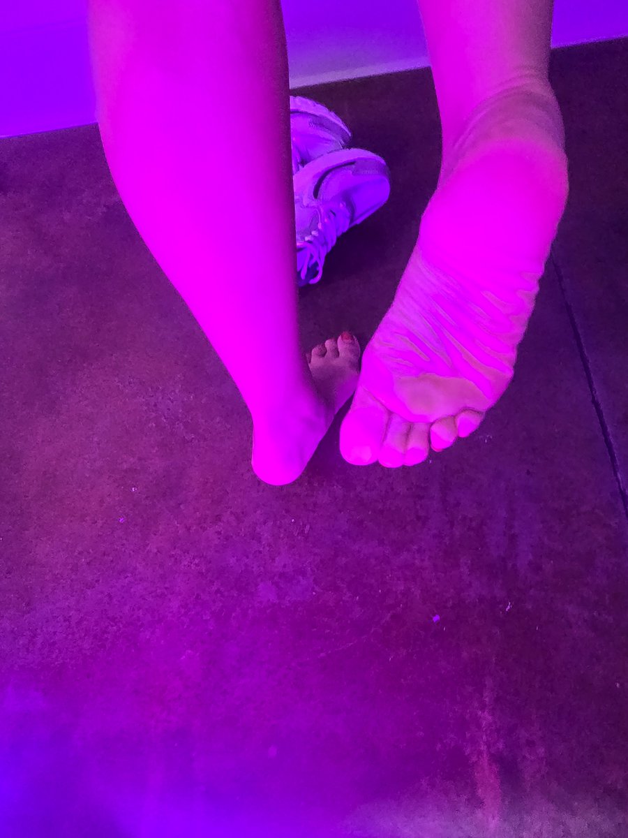 G0ddessSt0rmy's tweet photo. @FeetFinder Good question, do you love it with all your foot and sole? https://t.co/dR2pKcoLxp