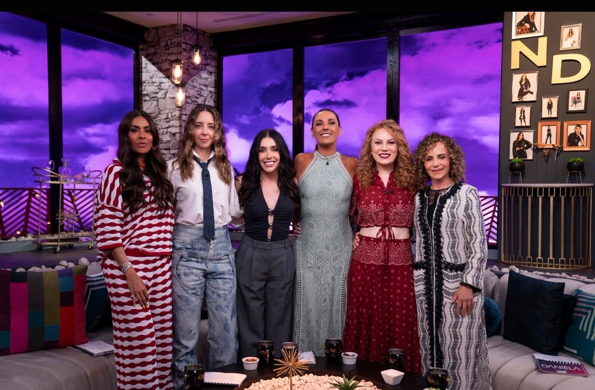 ArqMariaElena1's tweet photo. Por fin el programa mas esperado, la presentacion de #KarimePindter en

KARIME EN NETAS DIVINAS https://t.co/4q5slCAdcd