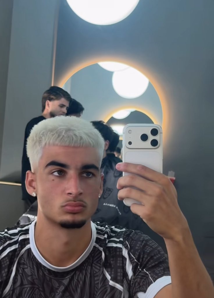 LaMasia_idn's tweet photo. Gak ikut juara Pildun tapi ikutan warnain rambut 🤣🤣🤣 https://t.co/COwogivjku