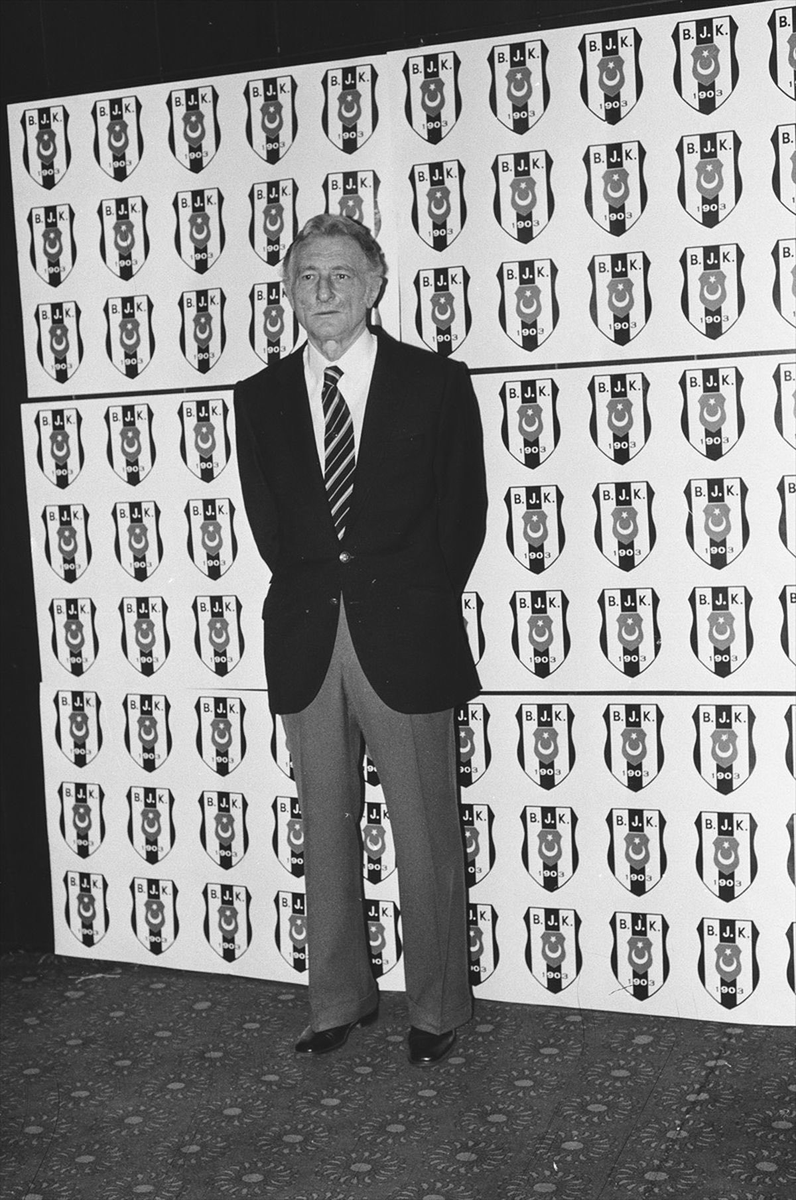 berkcanoguslu's tweet photo. '' Beşiktaş için bir şeyler yapmak istiyorsanız, kimsenin adamı olmayın. ''

Efsane başkan Süleyman Seba'yı sevgiyle, saygıyla ve rahmetle anıyoruz.

Allah rahmet eylesin, huzurla uyusun. https://t.co/Agt2By7FXQ