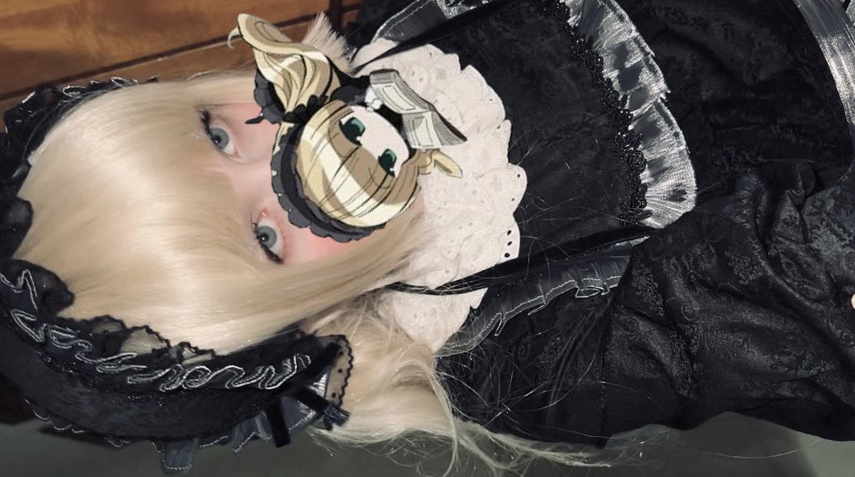 victoriique's tweet photo. gloomiest lolita around https://t.co/i4HtQTouin