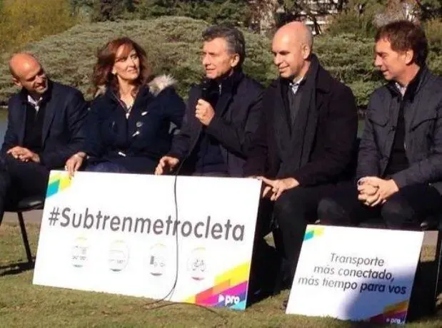 ipaolillo_dg's tweet photo. @BAInfraest - Primero fue Línea 34.
- Luego pasó a carriles diferenciados/exclusivos.
- Luego se llamó Metrobus.
- Le pusieron tapa ruedas para verlos futuristas.
- Ahora trambus.
Siempre detalles cosméticos. Same vibes... https://t.co/hOA1rPuM5a