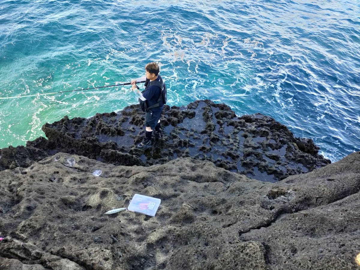 ch48743151's tweet photo. 宿泊されたお客様🎣

台風も重なり、思い通りの釣行とはいきませんでしたが、佐渡での釣りを楽しんでいただけたようで良かったです😊

次回はぜひ渓流＆青物狙いで遊びに来てください🔥

また佐渡でお待ちしております！ https://t.co/j7lakf8Ndc