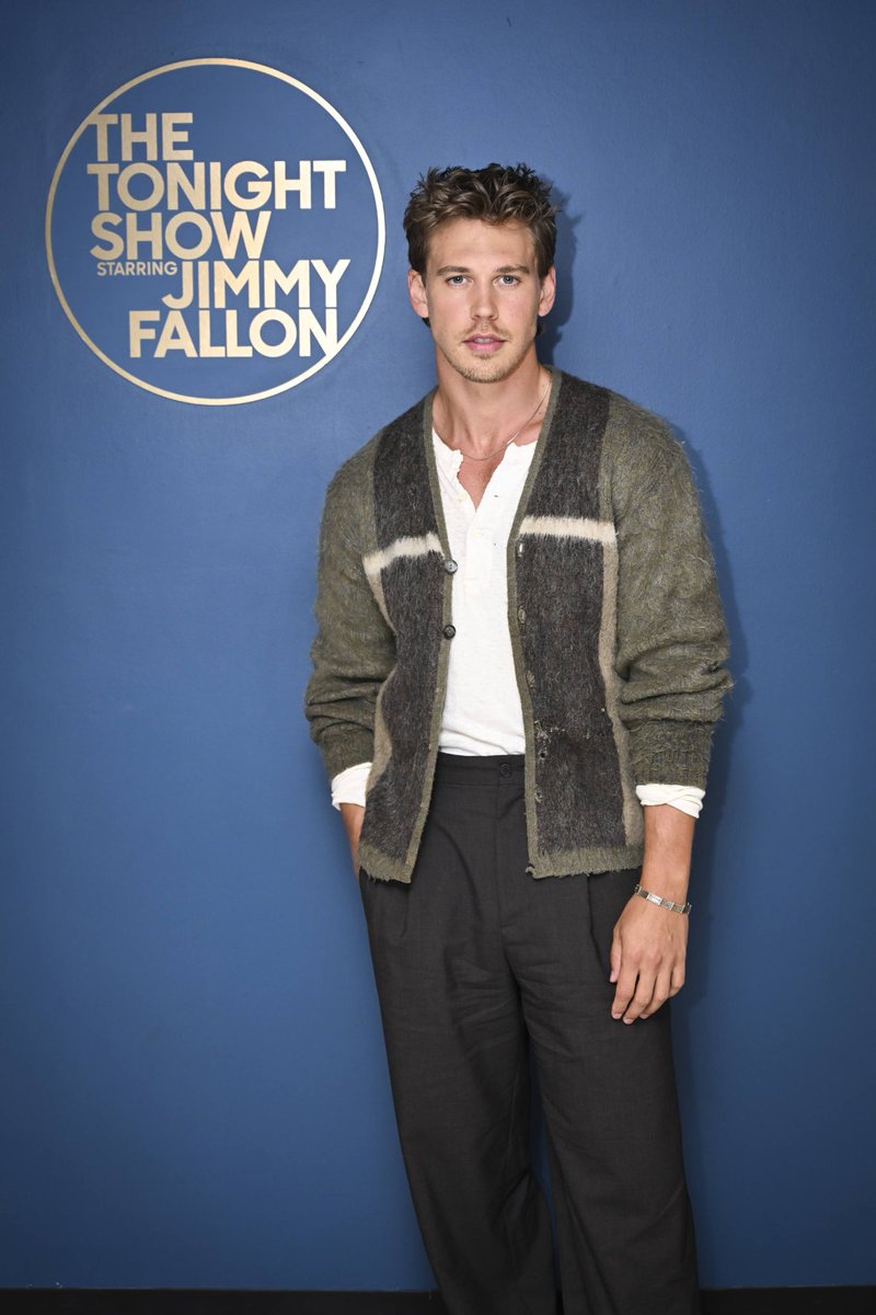throwbackab's tweet photo. August 12th 2025 - Austin Butler on The Tonight Show with Jimmy Fallon https://t.co/v4iPVhGK2R