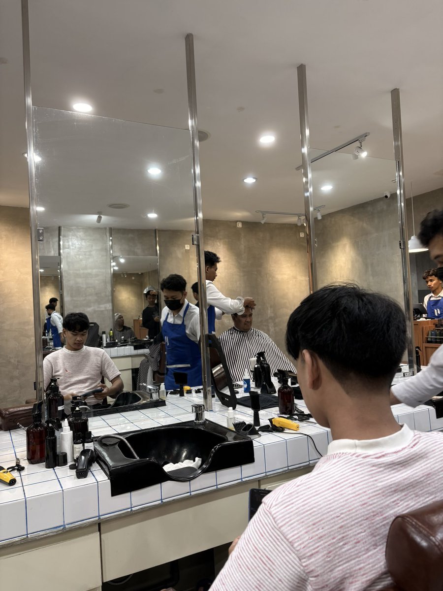 klnfy's tweet photo. cowok klo potong rambut seger bgt ajg lgsg ganteng https://t.co/3GEEi5jYno