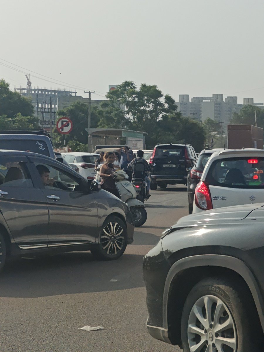 shrutiarora119's tweet photo. @TrafficGGM @cmohry Same situation again outside #rpsinternationalschool sector 89, parents leaving their cars on road in the no parking creating mess on road and traffic police doesn't care. School needs to conduct #civicsense lessons for parents if they care about making country educated https://t.co/SpcpqyWti8