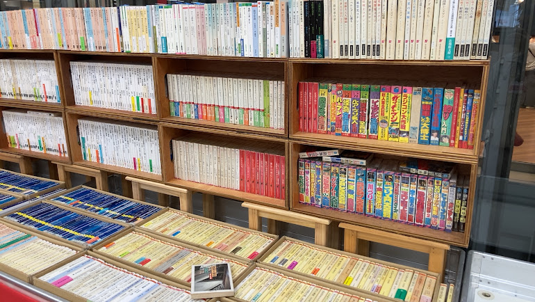 academy_kami's tweet photo. こんにちはアカデミイ書店紙屋町店営業中です。
「丸善博多店古本まつり」本日スタートです。
当店のワゴン写真を御覧いただいたお客さまから「明日いきます」とのありがたいお言葉も頂戴しました！9/13日までの1ヶ月間お待ちしています。 https://t.co/7u7HUDR6Yx