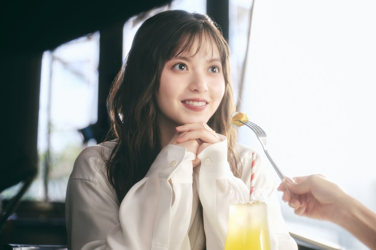 KATETOKYO_PR's tweet photo. /／
#齋藤飛鳥 さんの
オフショット公開🩵
\＼

#KATEMAGAZINE では撮影の舞台裏ショットが満載📸
アイライナー・アイブロウ“2本の線"でつくる
2人の飛鳥のメイクポイントもぜひチェックしてね🪞

✍記事はこちら
https://t.co/ebn1uFIFov https://t.co/SPOgVI2vB8