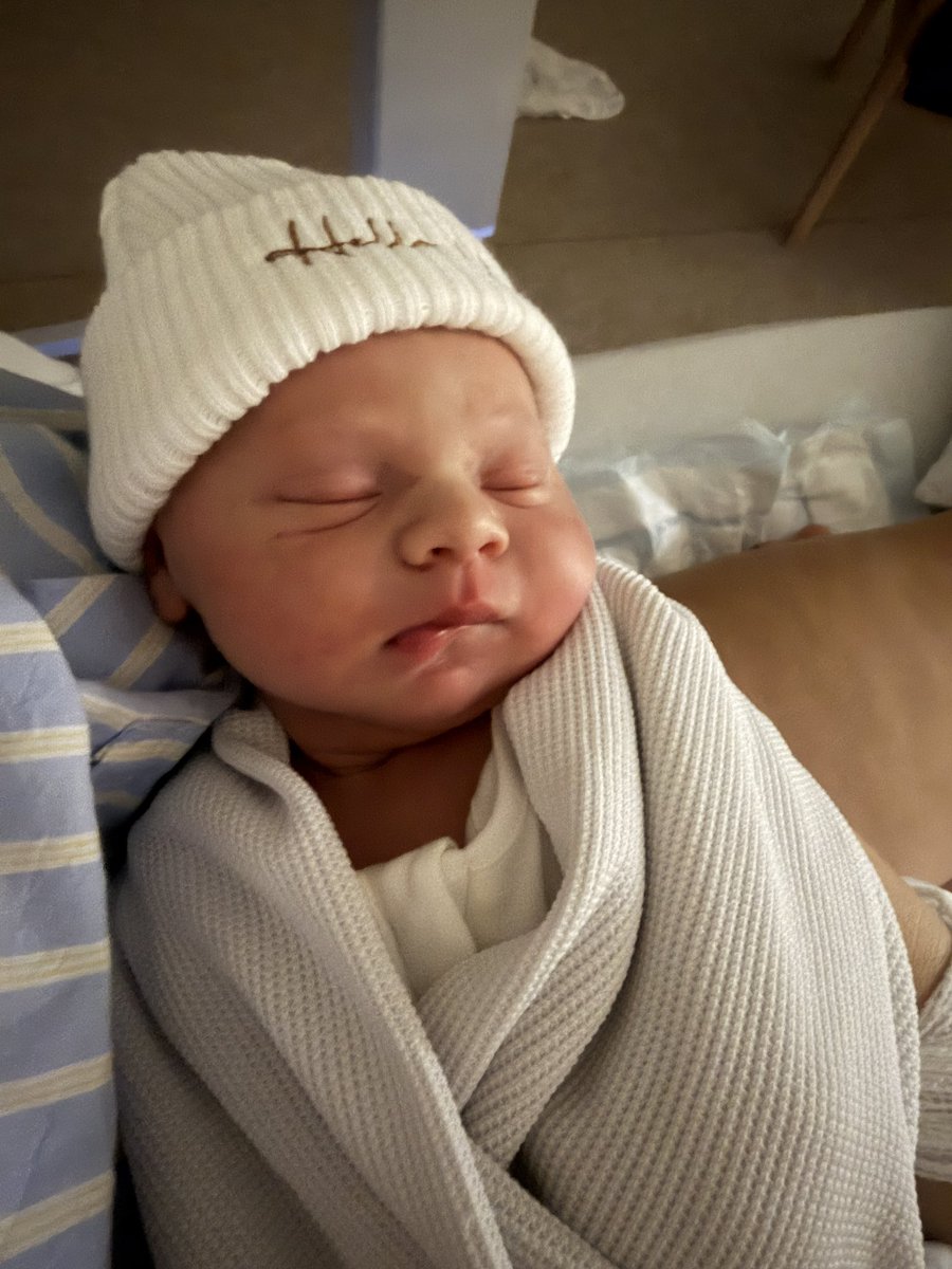 NikkiMcNeil1's tweet photo. Freddie Paterson ☁️🧸
12.08.26 | 16:03 | 7lb 2oz 🫶🏼

Welcome to the world our precious boy.
I’ve never felt a purer joy, than holding you in my arms for the first time 🤍 https://t.co/6yJcpxVa7a