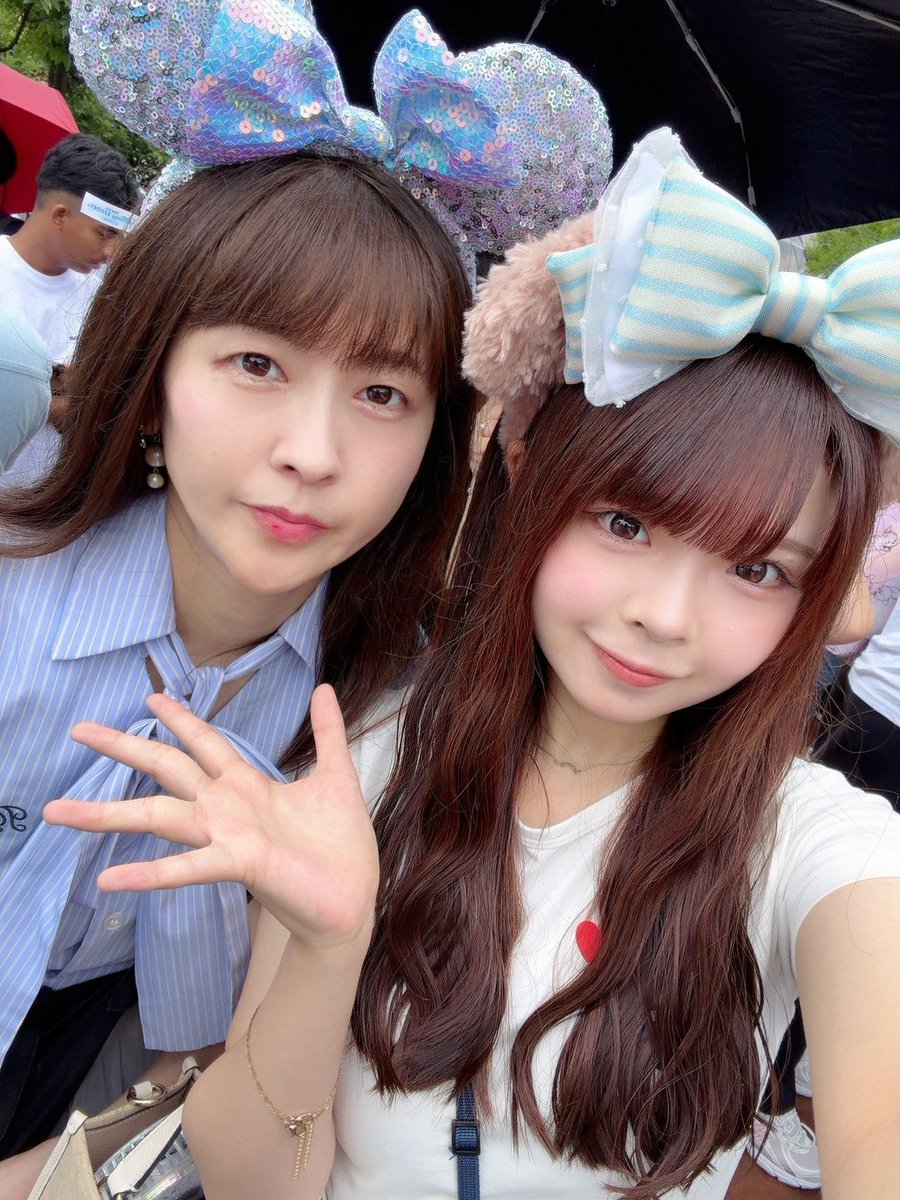 yuramama0908's tweet photo. お盆✈️東京②✈️
ディズニーシー25周年✨
晴れて暑いけど、たまに雨が降ったり😆たくさん写真撮ったのでまた載せます❣️

帰宅したら新アバ撮影会(くままちゃ浴衣アバター紺赤交互チャレンジ👘 )で夜22:30くらいに配信予定です🎗️
 #ディズニーシー #母娘 #姉妹風 #ディズニーシー25周年 https://t.co/Z4gzchwBhn