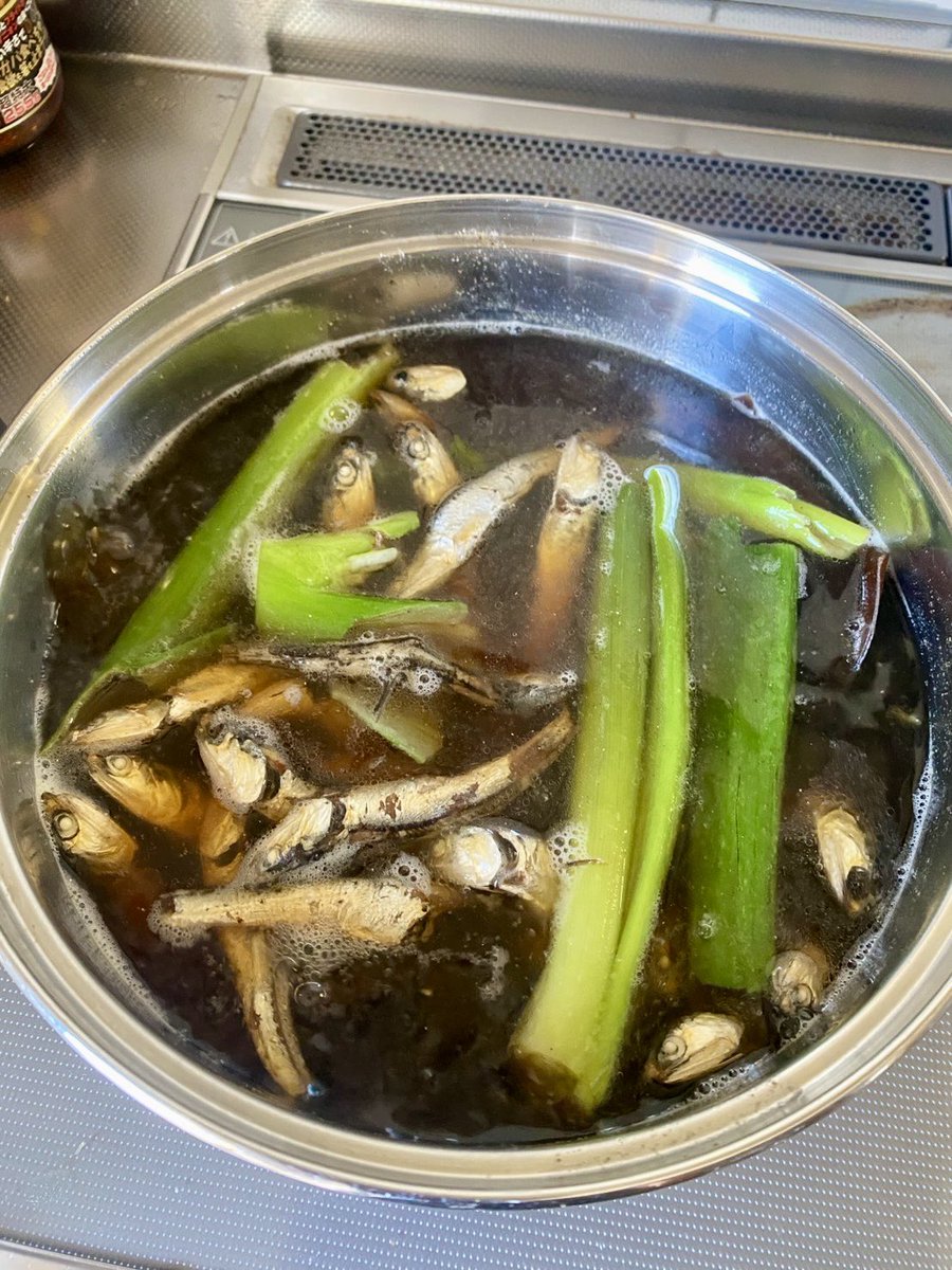 soBJ313rd's tweet photo. 昼ラー(^^)
ギリっと煮干し醤油！ https://t.co/0Qjb0TPTu7