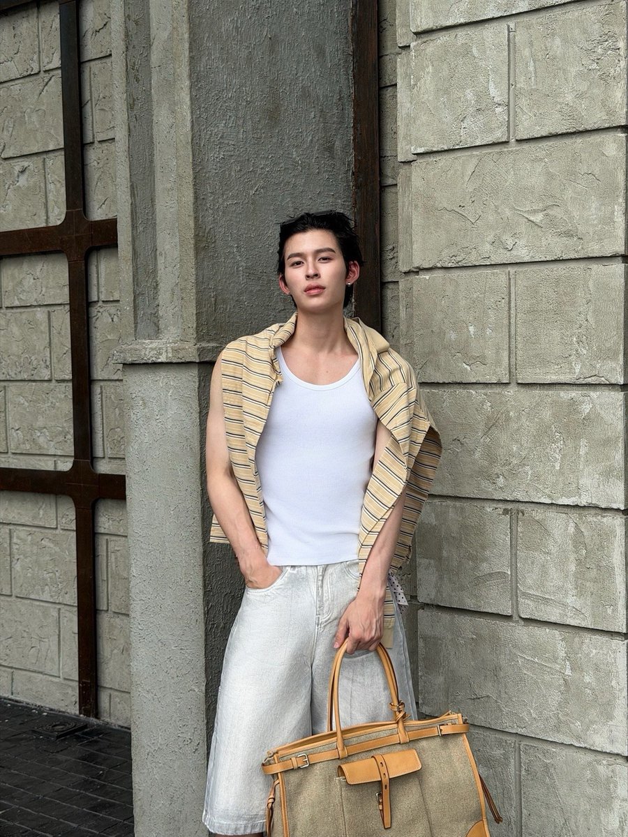 Naravits's tweet photo. Can’t cool down the weather, so I might as well look good in it. If I’m going to be out here melting anyway, I may as well make it look good with the #͟𝖯͟𝗋͟𝖺͟𝖽͟𝖺͟𝗌͟𝗎͟𝗆͟𝗆͟𝖾͟𝗋͟𝗄͟𝗂͟𝗍 by my side. https://t.co/9p8nzNsxej