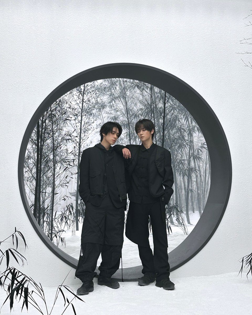 WayV_official's tweet photo. Just us.

EVERYTHING, ALL AT ONCE, NEO
https://t.co/K8oziWjjLn 

#WayV #威神V #鸢
#WayV_VisionWings
#NCT_10TH_ANNIVERSARY https://t.co/MR5YQnNDFK