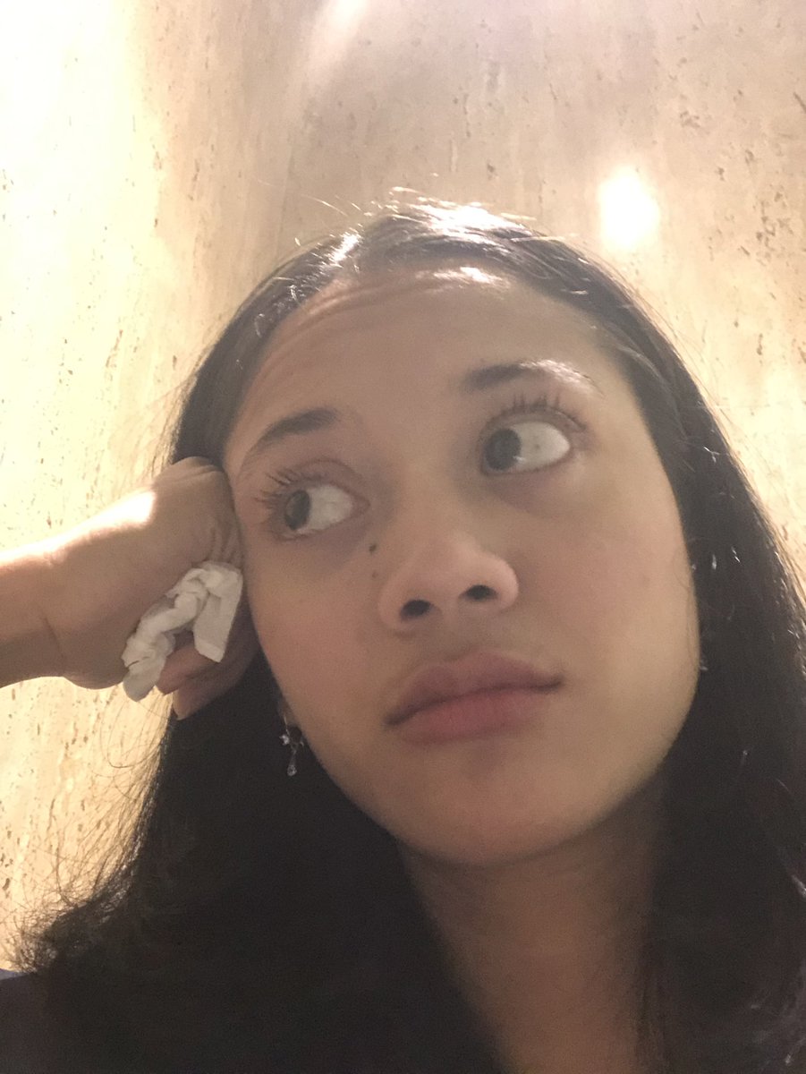 pureplemay's tweet photo. Day 44 – gue udh kerasa banget homesicknya kangen ibu bapak gue, kangen kucing2 gue, kangen masakan rumah dan tidur di rumah. keadaan gue sekarang duduk di kamar mandi sambil nangis baca chat ibu gue https://t.co/2tDaZGt7T3
