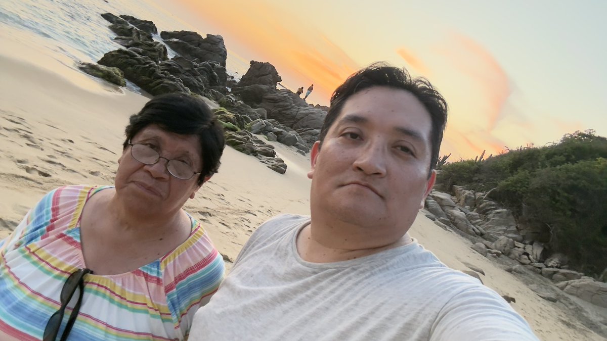 luckarmasaul's tweet photo. El mejor viaje de mi vida. #Oaxaca #PuertoEscondido #México #PlayaCoral #Sunset https://t.co/3yXlBOeB2H