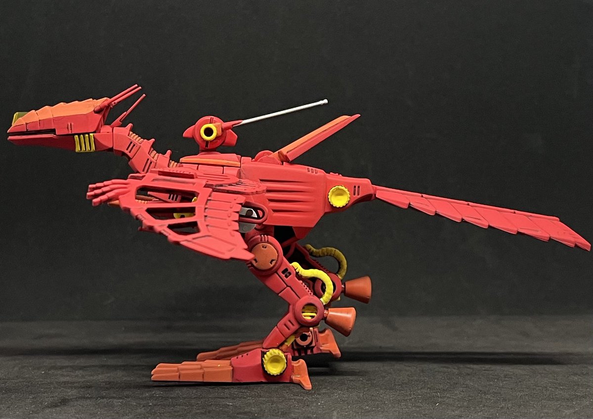 003_amx's tweet photo. #ゾイド

パケ裏ゾイド再現シリーズ

シュトルヒ小隊長機　完成しました！

背中のレーダーや各部のアンテナ、エアブレーキなどが主な変更箇所になります。 https://t.co/YXsatCJt0q