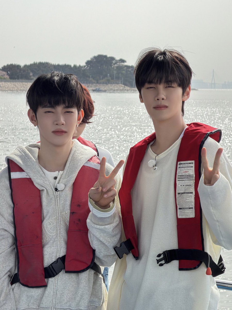haodoeuvre's tweet photo. puppy 1 &amp; puppy 2 https://t.co/JQZTtLwW69