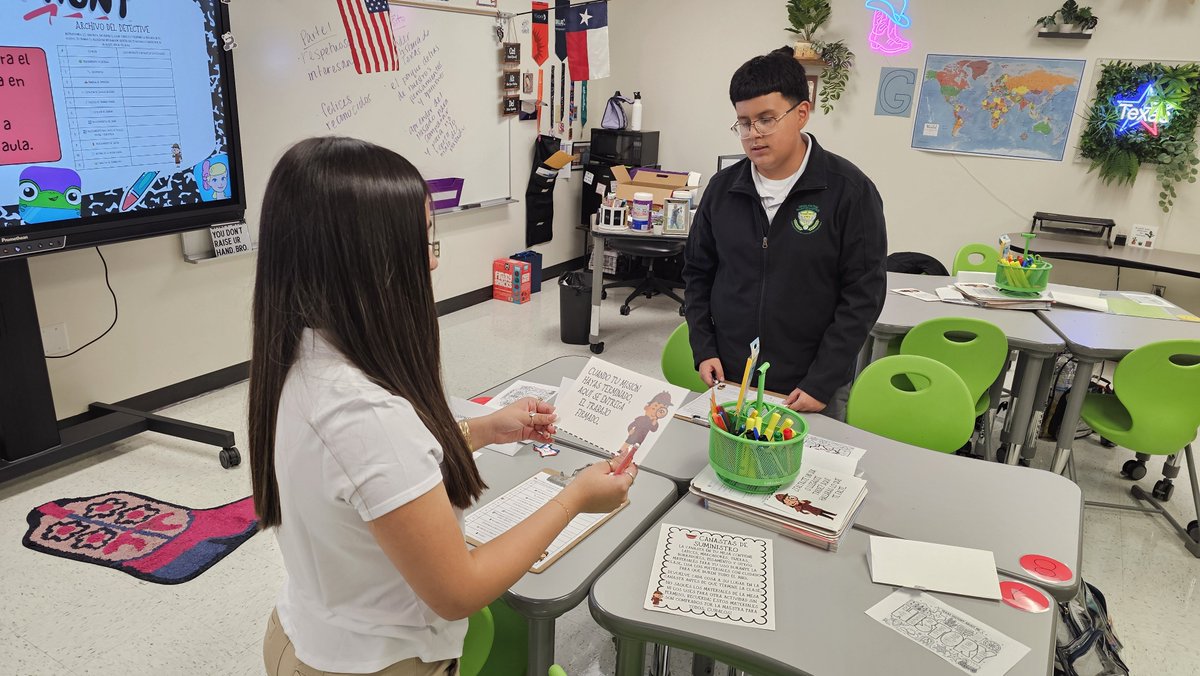 Mrs_Cortez12's tweet photo. Back-to-school learning is in full swing @TAGinPG ! 🤠📚

🤖 Elementary Robotics is drawing All-A-Bot thmselves!

🔎 My middle schoolers are solving riddles and going on a scavenger hunt to learn classroom procedures, then writing and ratifying their Classroom Constitution. 📜 No 2/3 vote needed here… we had 100% agreement! 🗳️💯

Robots, riddles, rights, responsibilities, and lots of student voice. We’re officially BACK! 💚

@DISDSocStud @DrReyC @DISDRegionIV