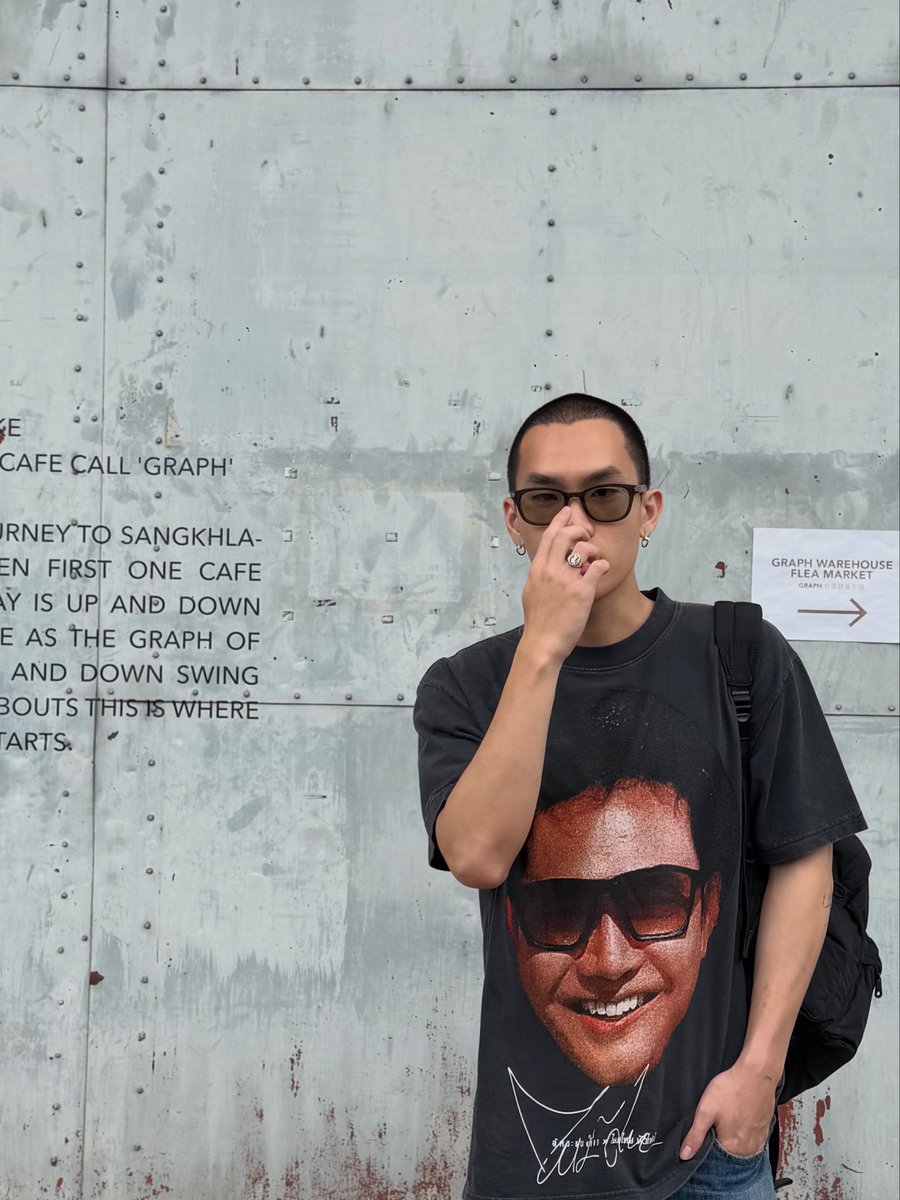 unfound_story's tweet photo. ขอจารึกไว้ว่าวันนี้น้องปันใส่เสื้อที่ผมซื้อให้ อ้ายไหมไทยโดนเส้นจัด 555555555 อย่างตึงอ่ะค้าบบบบ https://t.co/d3zMQusEUu