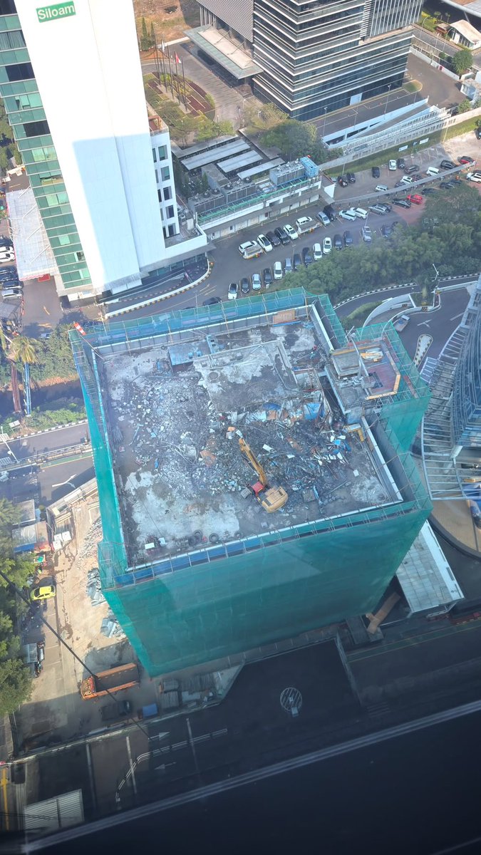 watermealen's tweet photo. serius nanyaa dehh ini naikinnya gimana?? 😭 https://t.co/ntAoORXG9Q