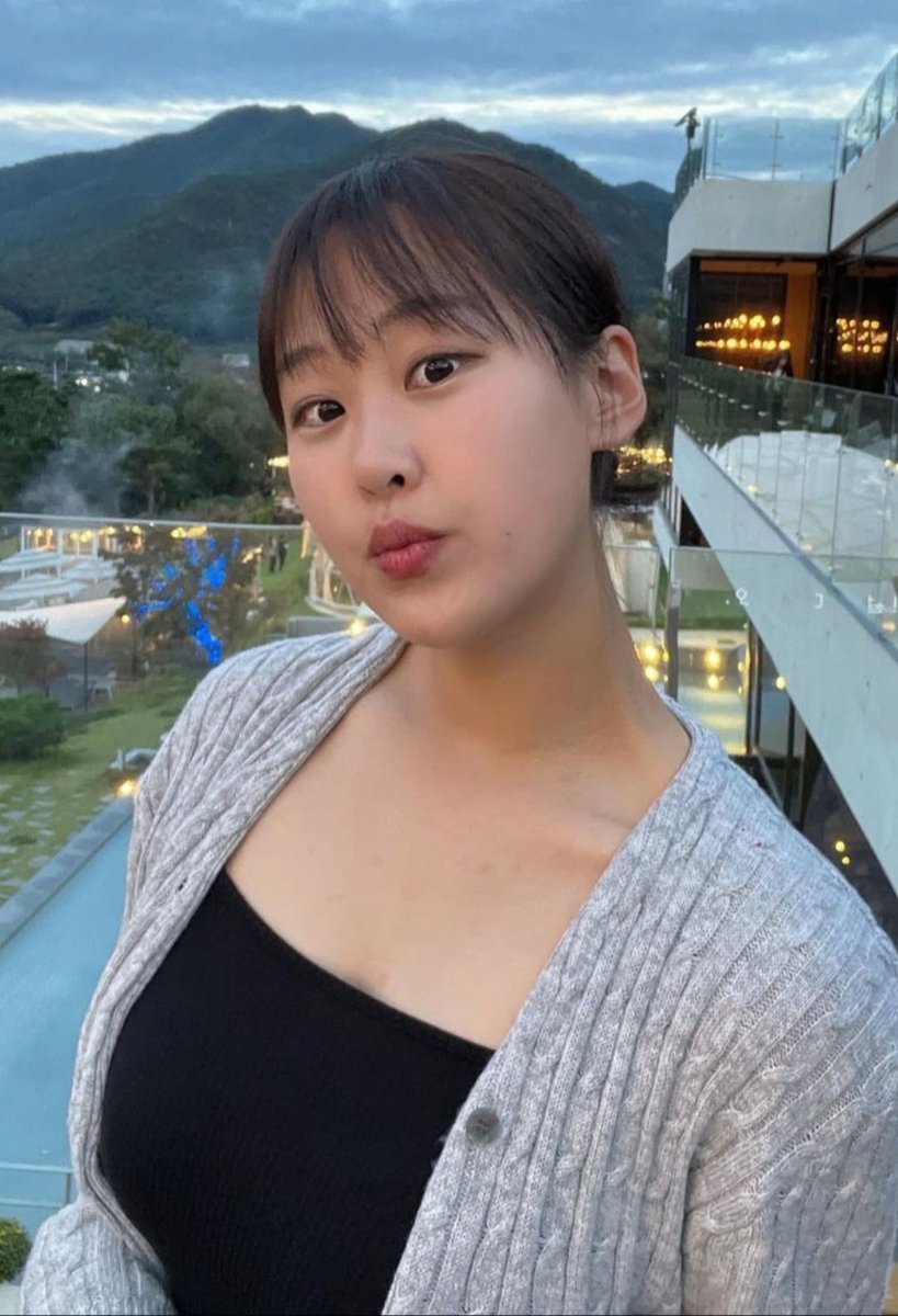 xksjdjff's tweet photo. 슴부먼트 지리는 년
#지인능욕 #지인얼싸 #지인상납 #지인박제 https://t.co/aEDx7yEJLi