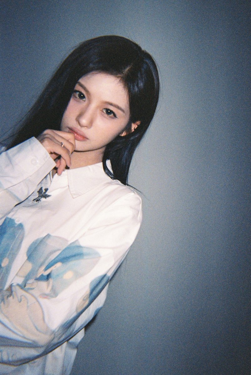 nmixxpics_'s tweet photo. Welcome photodump for 4th generation NSWER fanclub #SULLYOON https://t.co/5nyD7Lqbbx