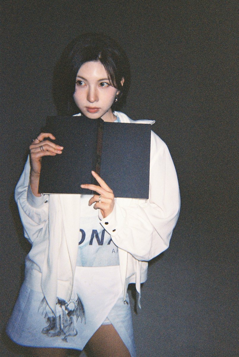 nmixxpics_'s tweet photo. Welcome photodump for 4th generation NSWER fanclub #BAE https://t.co/jlB3LXwztm